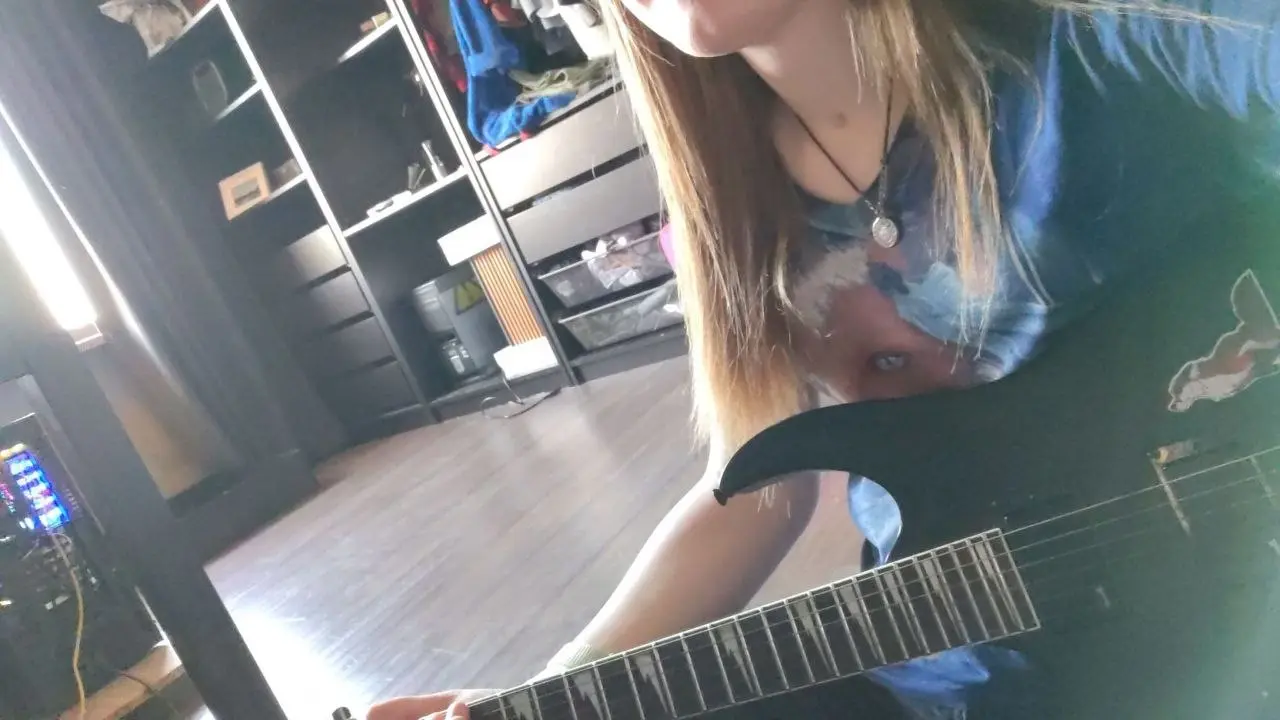 But it keeps on working 👌🎸 | Сетка — социальная сеть от hh.ru