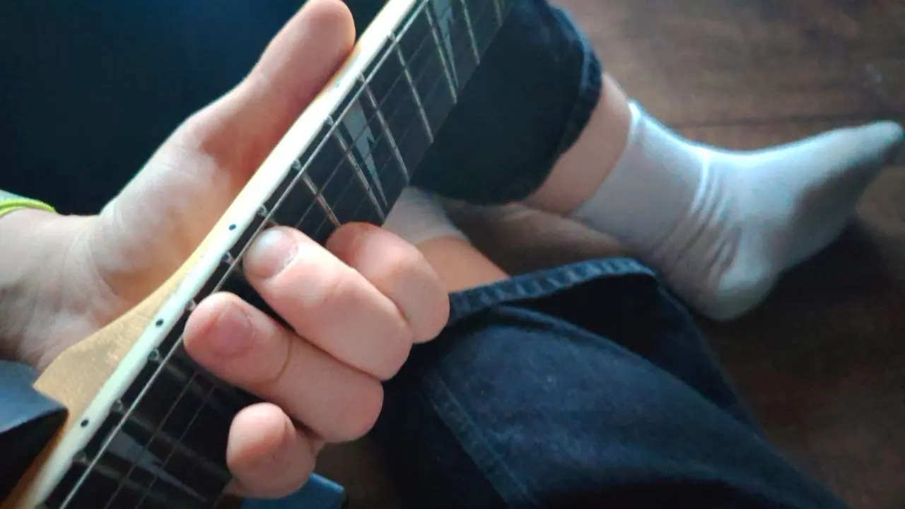 But it keeps on working 👌🎸 | Сетка — социальная сеть от hh.ru