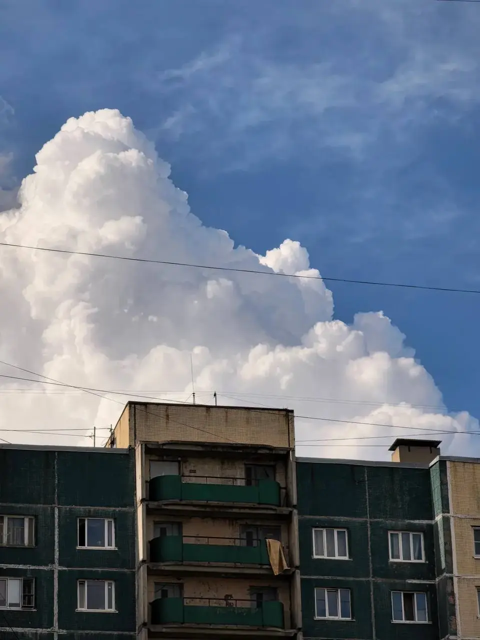 Питер сделал косплей на города из аниме.
Фоткал не я, нашел в тредсе.
#красиво | Сетка — социальная сеть от hh.ru
