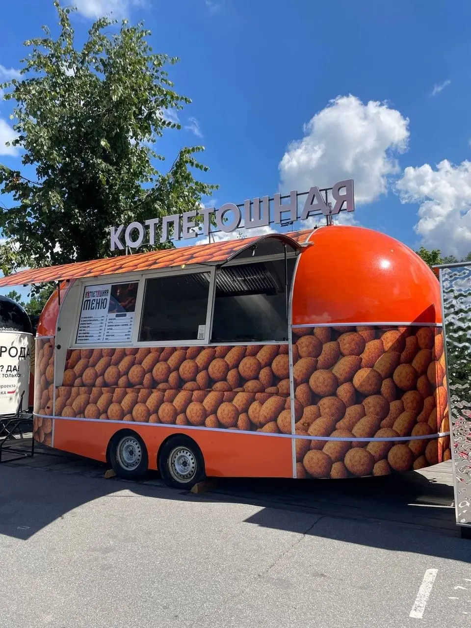 Фудтрак с котлетами от семейной пары Олега и Алины Андреевых — теперь и на Крестовском острове, в гастропространстве «Аллея 17» | Сетка — социальная сеть от hh.ru