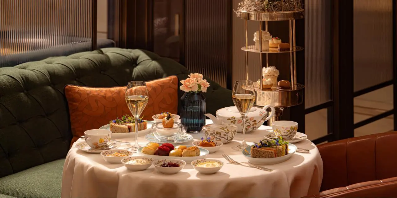 Twinings вот прямо сейчас — в Великобритании, правда — разыгрывает подвески под чайные пакетики.
А еще наши британские коллеги в начале июня объявили победителей конкурса Afternoon Tea Award 2026 | Сетка — социальная сеть от hh.ru