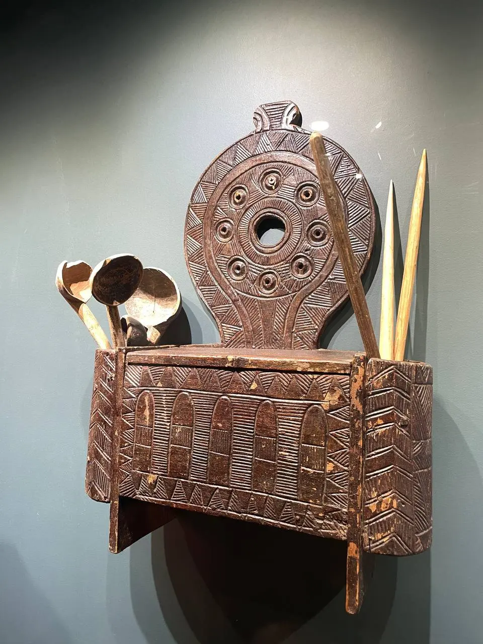 Формат музея как вариант добавленной ценности в ресторане
Хорошая кухня, отличный сервис - это база для любого ресторана. А дальше, чтобы выделиться на конкурентном рынке нужна своя изюминка | Сетка — социальная сеть от hh.ru