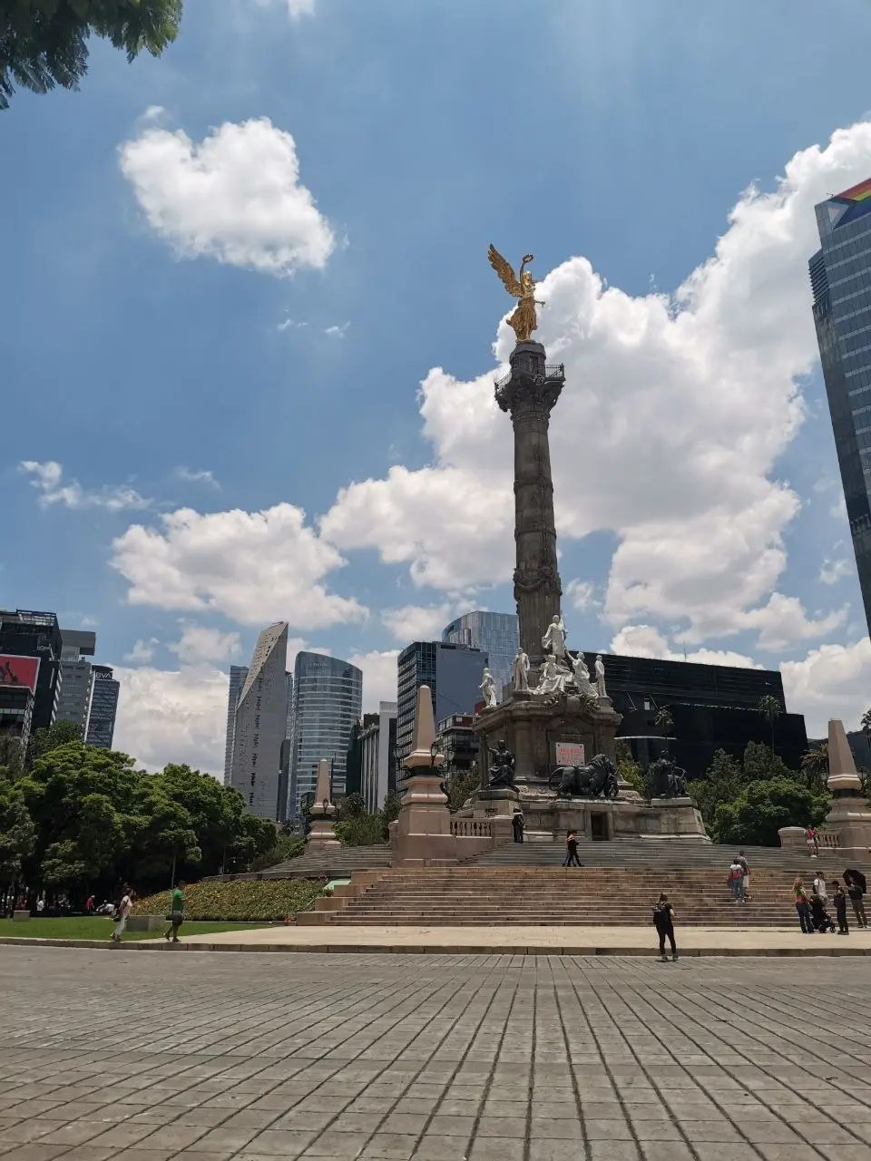 Мои главный вывод с конференции LATAM Insights
- рынок Латинской Америки растет и новые интересные проекты покоряют эту часть света 🌎
Сразу отмечу, что общего рынка LATAM не существует, ошибочно воспр... | Сетка — социальная сеть от hh.ru