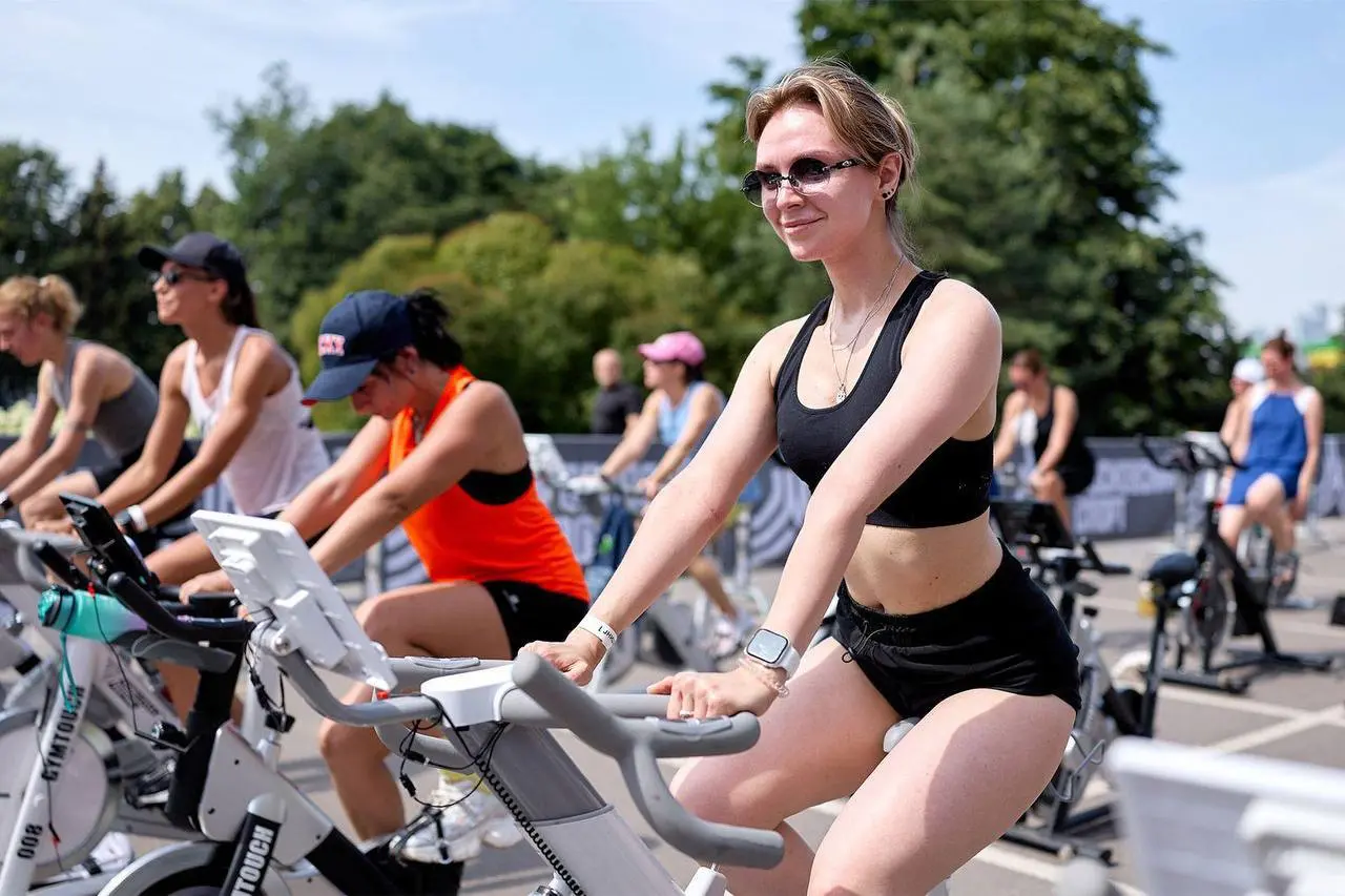 🧘🏼‍♀️В парке искусств «Музеон» пройдет женский фестиваль спорта
18 июля
В программе — групповые тренировки по растяжке, сайклингу, бегу, йоге и другим направлениям, а также танцевальная тренировка под... | Сетка — социальная сеть от hh.ru