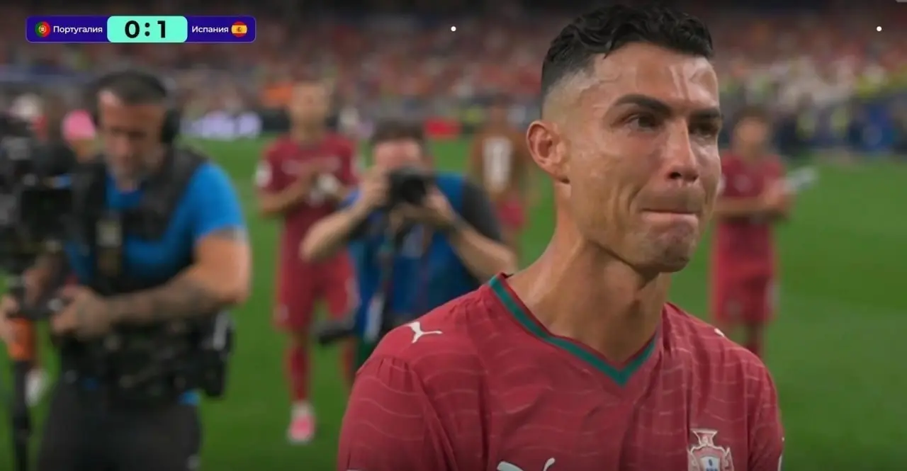 Криштиану Роналду завершил выступление на последнем чемпионате мира в своей карьере.
Португалия проиграла Испании со счётом 0:1, пропустив решающий гол в компенсированное время, и вылетела из турнира | Сетка — социальная сеть от hh.ru