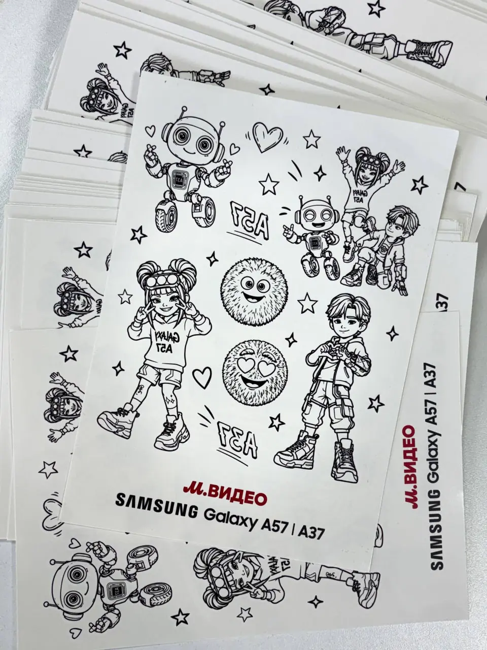 Креативный мерч для Samsung на VK Fest
Для проекта Samsung на VK Fest мы сделали не просто сувенирную продукцию, а креативный мерч в разных форматах: вееры, тату-переводилки, стикеры, 3D-стикеры с эпо... | Сетка — социальная сеть от hh.ru