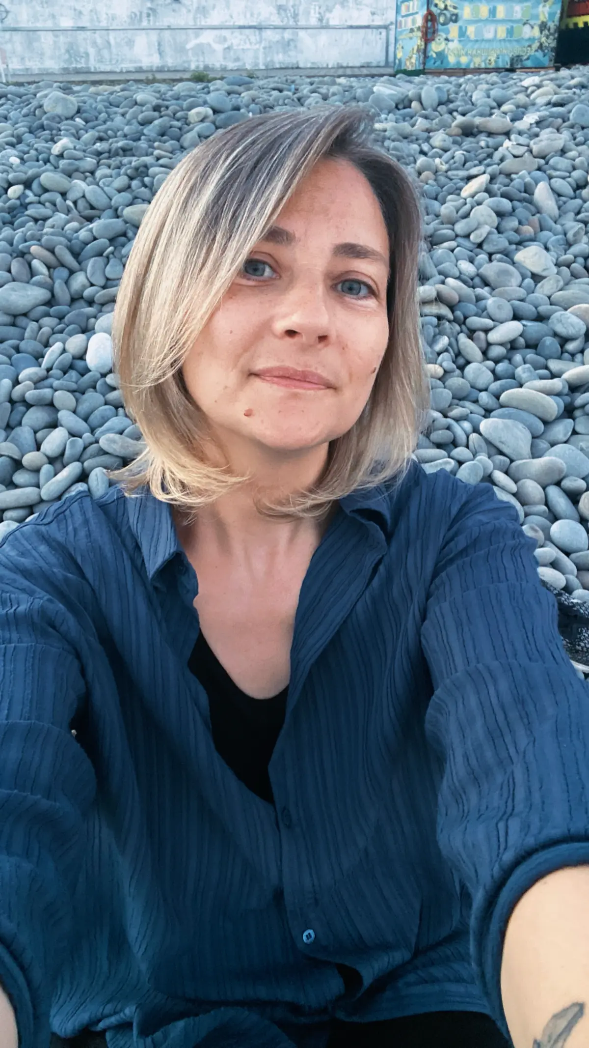 Я ушла из найма. Теперь моя работа — это я. В недвижимости, в контенте, в проектах, которые рождаются.
Новый продукт ещё не вышел — он зреет. Про опору, про логику, про то, с чем можно переспать | Сетка — социальная сеть от hh.ru