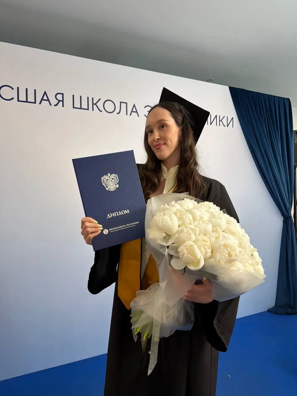 🤯 Неделю назад я официально стала дипломированным специалистом — до сих пор немного не верится
Закончила магистратуру в НИУ ВШЭ, теперь у меня степень магистра по наукам о данных | Сетка — социальная сеть от hh.ru
