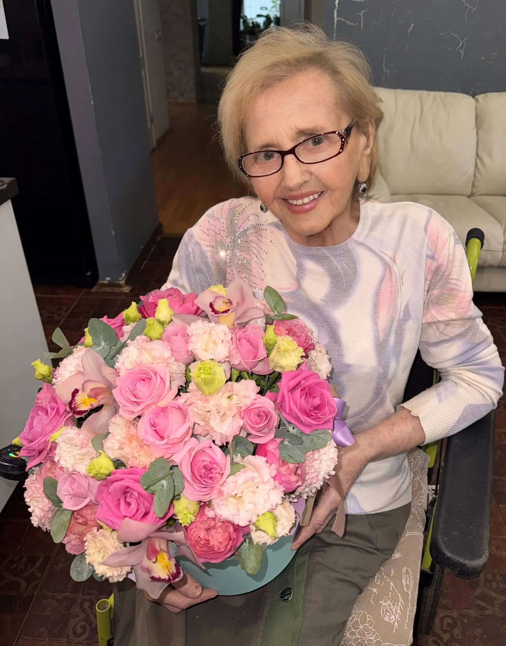 ЛАРИСОЧКЕ СЕГОДНЯ 98 лет.
У меня давно была традиция , я просила всех подписчиков поздравлять ее в нельзяграм | Сетка — социальная сеть от hh.ru