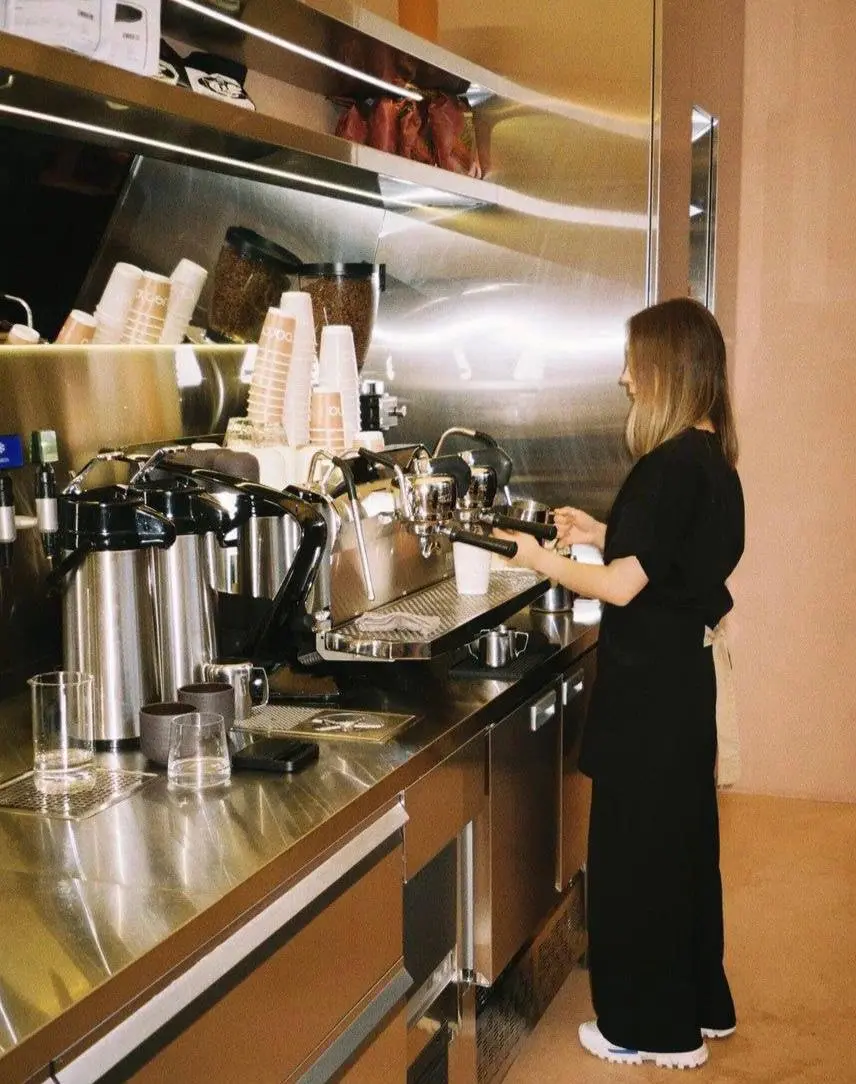 БАРИСТА
От 380₽/ч + премии + kpi
BCN.COFFEE
• Москва, м. Бутырская, Огородный проезд, 16/1с4
• Рестораны/Кафе
• https://docs.google | Сетка — социальная сеть от hh.ru