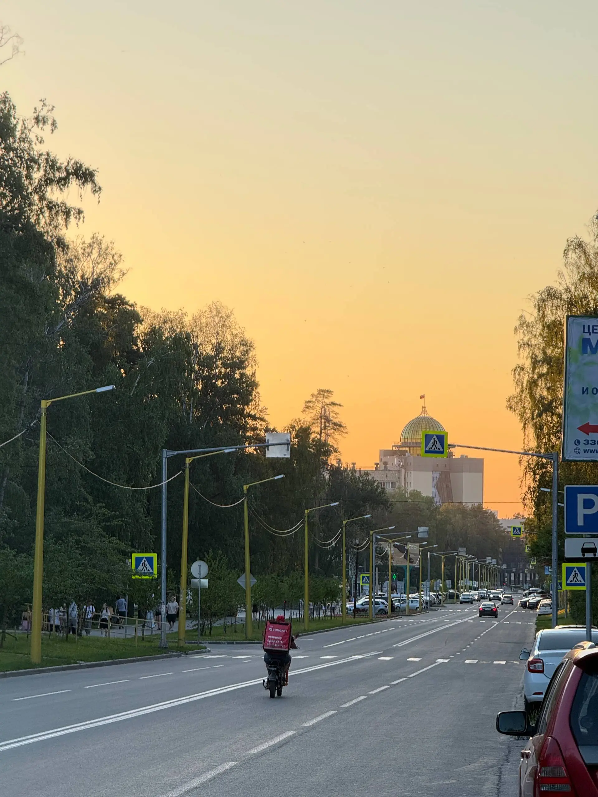 Атмосфера Академгородка — как отдельный вид медитации. Посмотрите какая милота 🫂
Завтра буду рад увидеться со всеми на Локальном коде 🫱🏻‍🫲🏼 | Сетка — социальная сеть от hh.ru