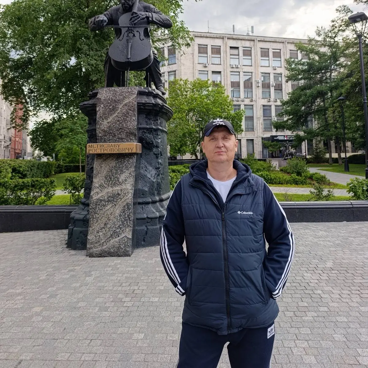 Лев Медведев