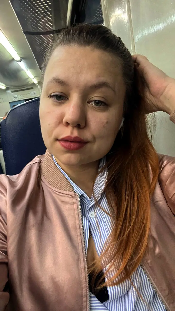 «А я вас читаю» - слышу я в очереди в туалет
«Что? Меня? Вы серьезно?» - уже изрядно потрепанная в конце второго дня конференции не очень понимаю ситуацию 😁
«Да! С прошлой осени!»
Микро диалог | Сетка — социальная сеть от hh.ru