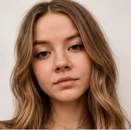 Алина Хлопанова