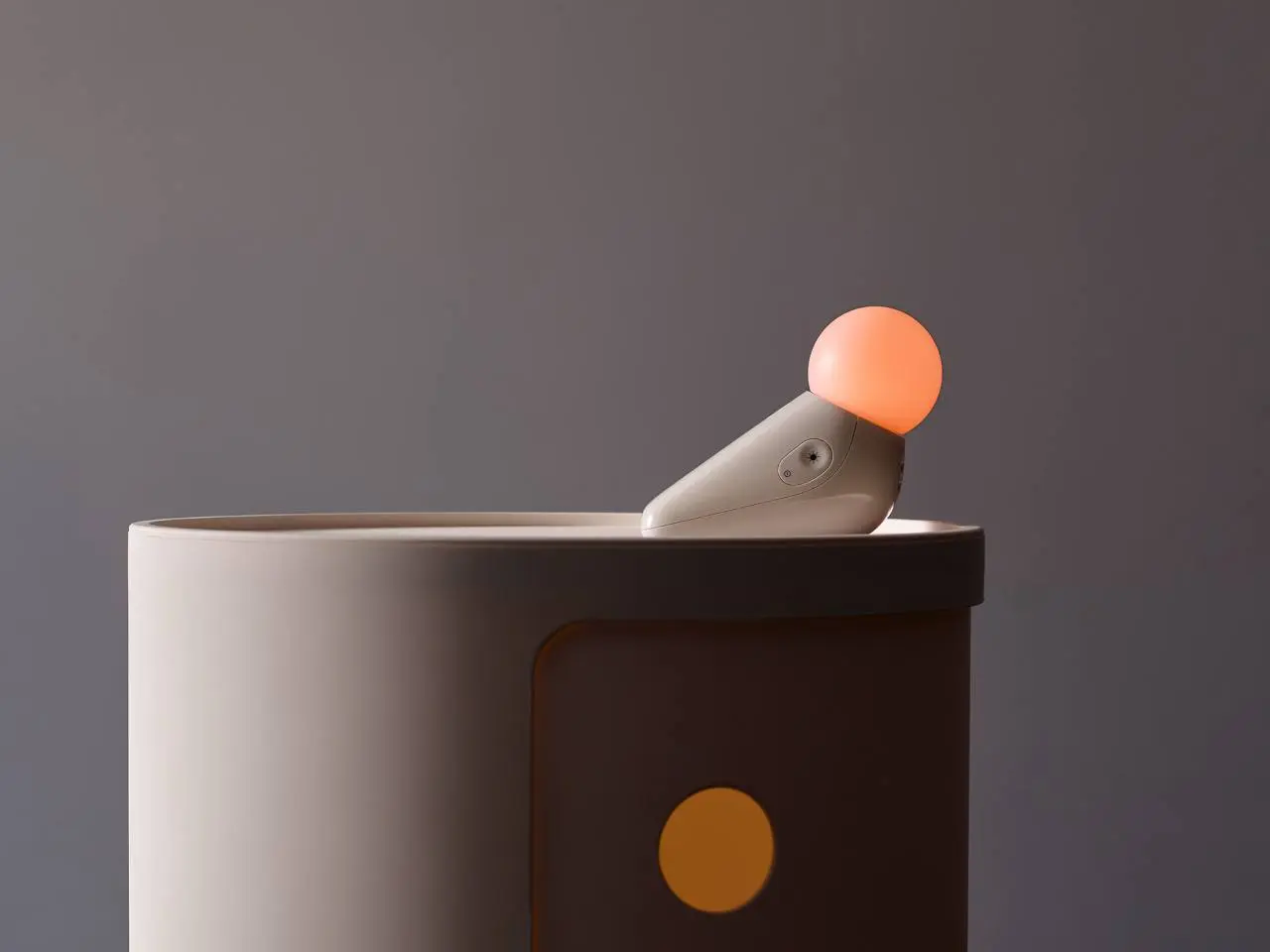 Светильник S1 Soother | Designer: Tej Chauhan for Motorola Nursery
Ночник S1 Soother — это стилизованный тюлень с неотеническими чертами | Сетка — социальная сеть от hh.ru