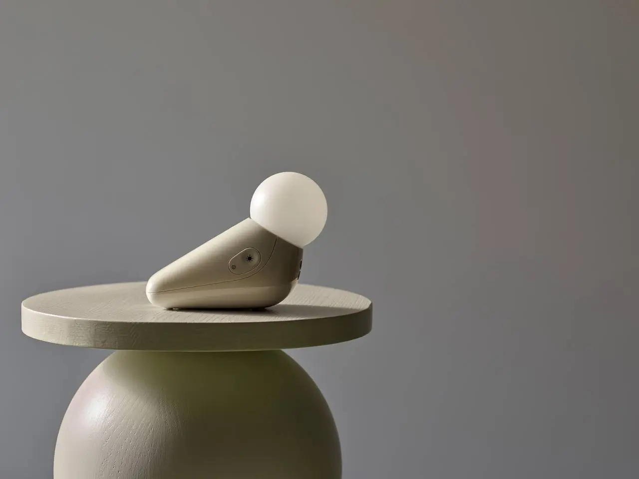 Светильник S1 Soother | Designer: Tej Chauhan for Motorola Nursery
Ночник S1 Soother — это стилизованный тюлень с неотеническими чертами | Сетка — социальная сеть от hh.ru