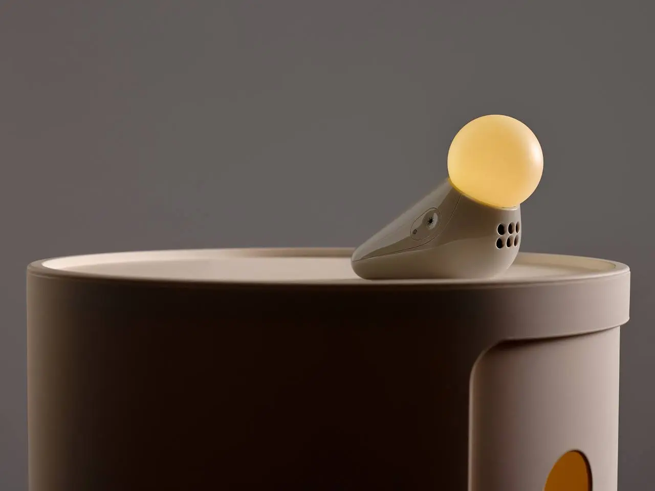 Светильник S1 Soother | Designer: Tej Chauhan for Motorola Nursery
Ночник S1 Soother — это стилизованный тюлень с неотеническими чертами | Сетка — социальная сеть от hh.ru