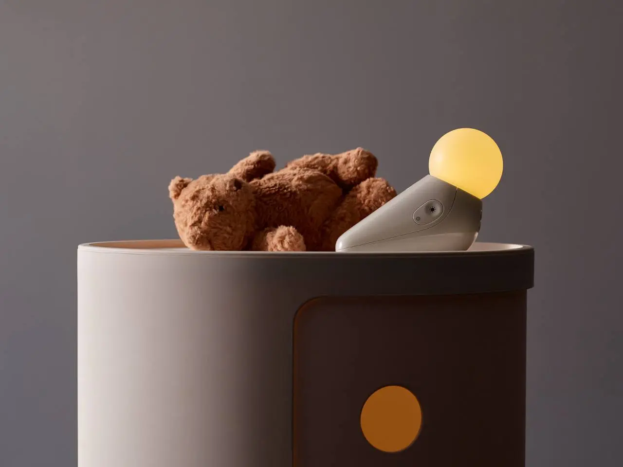 Светильник S1 Soother | Designer: Tej Chauhan for Motorola Nursery
Ночник S1 Soother — это стилизованный тюлень с неотеническими чертами | Сетка — социальная сеть от hh.ru