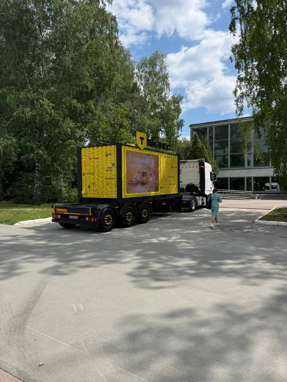 Сегодня я на Локальном коде от Т-Банка в Новосибирске 🏦 | Сетка — социальная сеть от hh.ru
