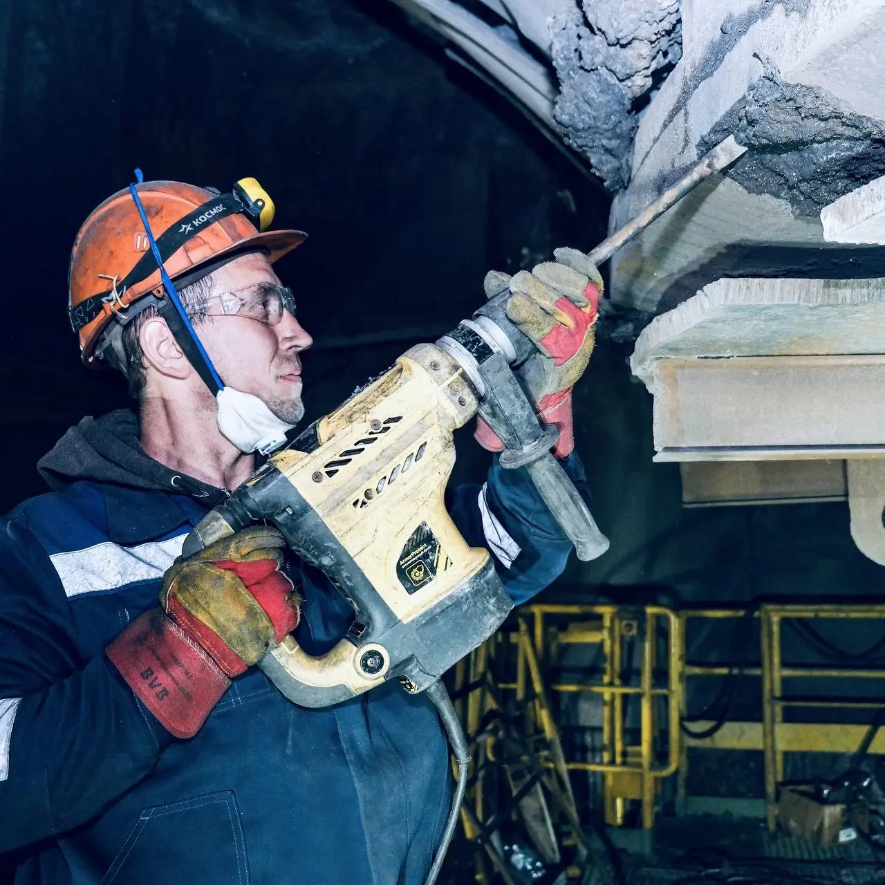 👷‍♂Рассказываем о ремонтных кампаниях на предприятиях ПМХ и Промсорт.
🔹В аглоцехе Тулачермета завершился капремонт рудно-козлового перегружателя № 2 | Сетка — социальная сеть от hh.ru