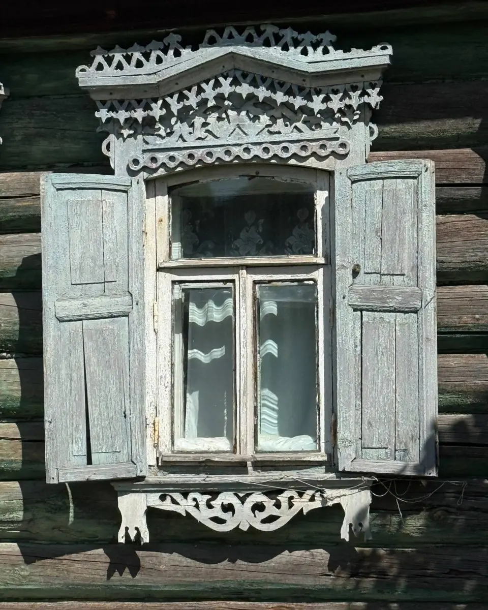 Важное напоминание — ловить моменты лета. Ведь уже начался его второй месяц.
Мы собрали своё летнее настроение в мудборде — то, что вдохновляет нас сейчас | Сетка — социальная сеть от hh.ru