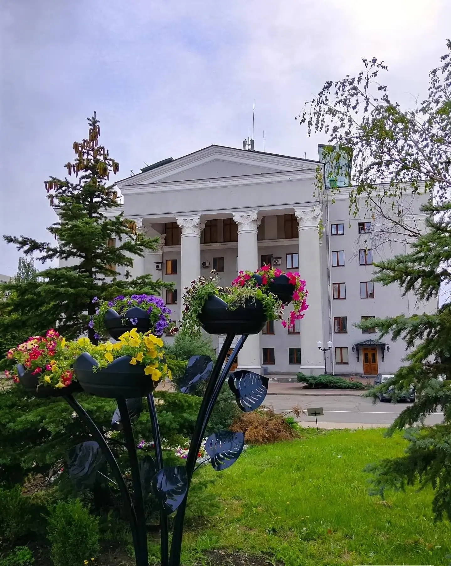 Добрый вечер!
Завтра в Донецке на 6℃❗ прохладнее
Прогнозируется от +16℃ до +26℃
⛈ Сплошная облачность, дождь, грозы
• 00:00: 🌥️ +19℃ 🌀 43 ☂️ 4%
• 03:00: 🌥️ +17℃ 🌀 49 ☂️ 6%
• 06:00: 🌥️ +17℃ 🌀 48 ☂️ 12%... | Сетка — социальная сеть от hh.ru