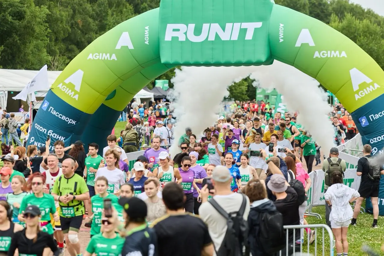 В этом году как-то особенно душевно прошел наш RUNIT 💜
Я нежно люблю этот проект, мне искренне нравится наблюдать, как он растет, становится мощнее и сильнее | Сетка — социальная сеть от hh.ru