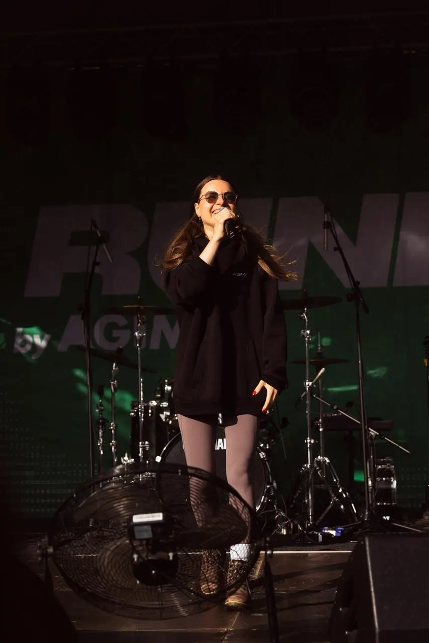 В этом году как-то особенно душевно прошел наш RUNIT 💜
Я нежно люблю этот проект, мне искренне нравится наблюдать, как он растет, становится мощнее и сильнее | Сетка — социальная сеть от hh.ru