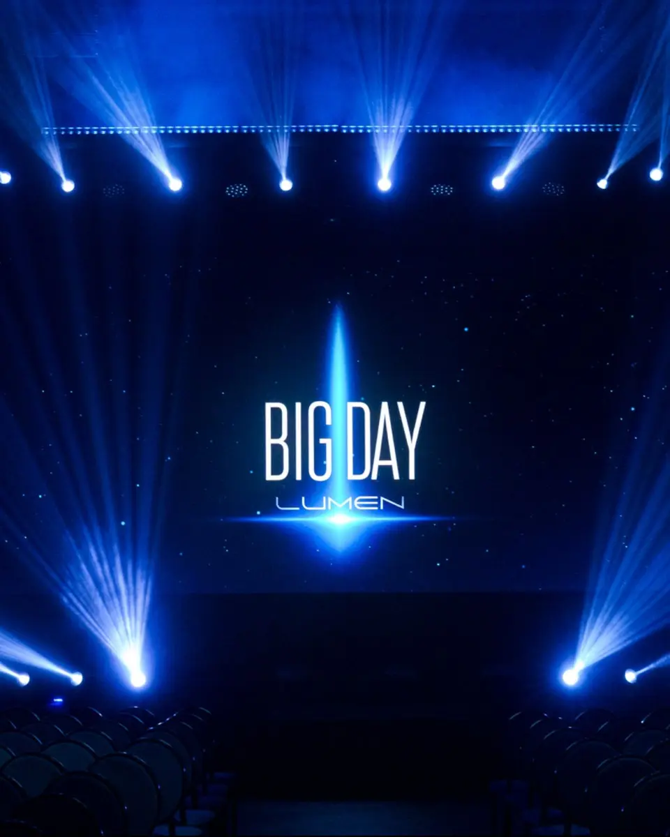 BIG DAY LUMEN / серия 02
Свет как ориентир
LUMEN - идея света не как декора, а как ориентира. Мы живём в эпоху неопределённости, и важно понимать, куда двигаться | Сетка — социальная сеть от hh.ru