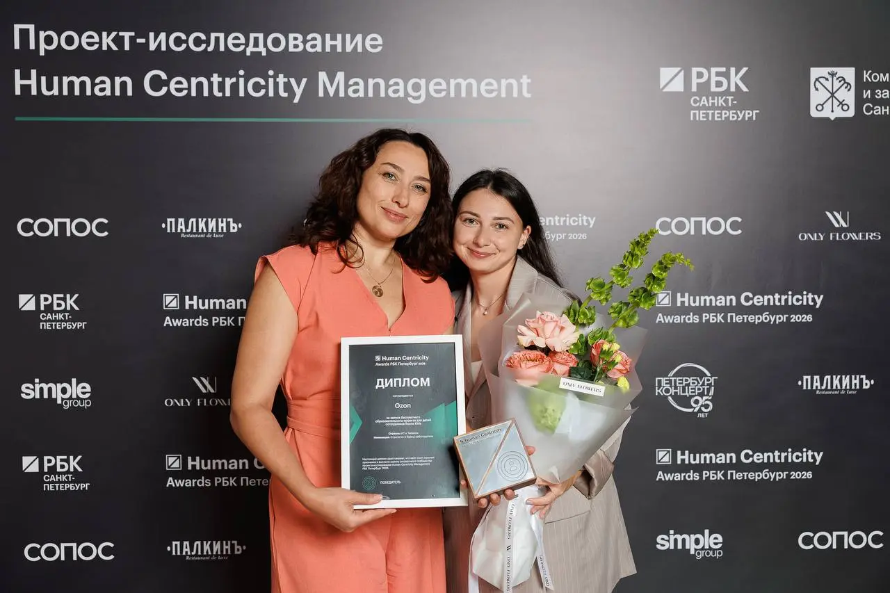 Получали мы на днях премию, за лучший проект в номинации «Стратегия и бренд работодателя».
За награждением специально в Питер поехали | Сетка — социальная сеть от hh.ru