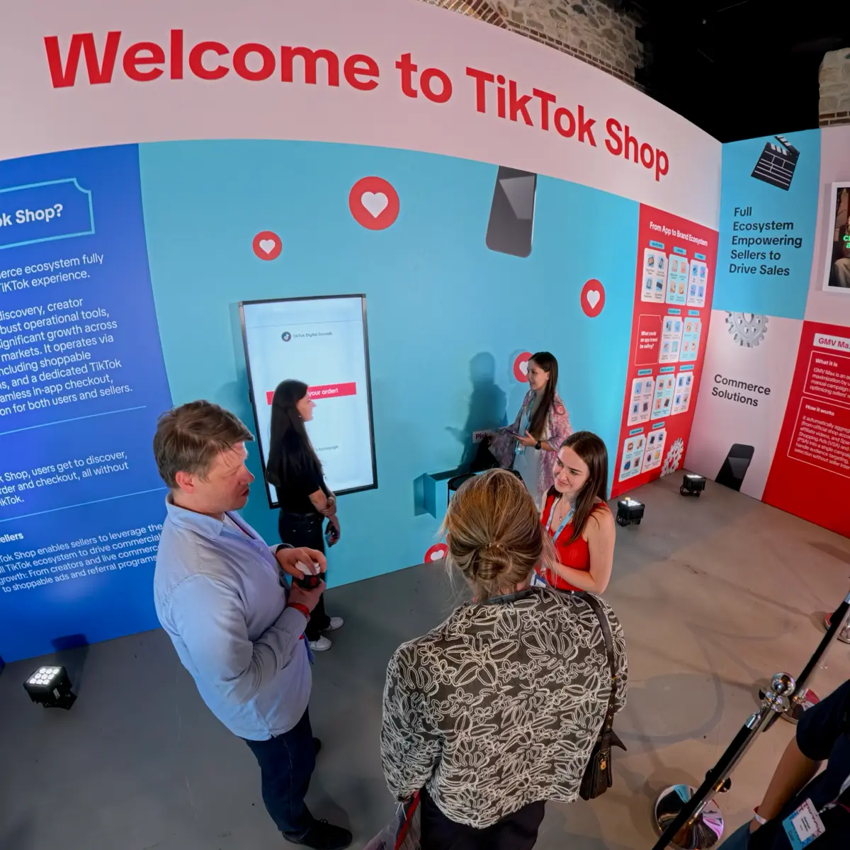 Немного из солнечного, ну или не очень Стамбула, с конференции TikTok Digital Summit26 #MMNTS
P.S. Подробнее в понедельник | Сетка — социальная сеть от hh.ru