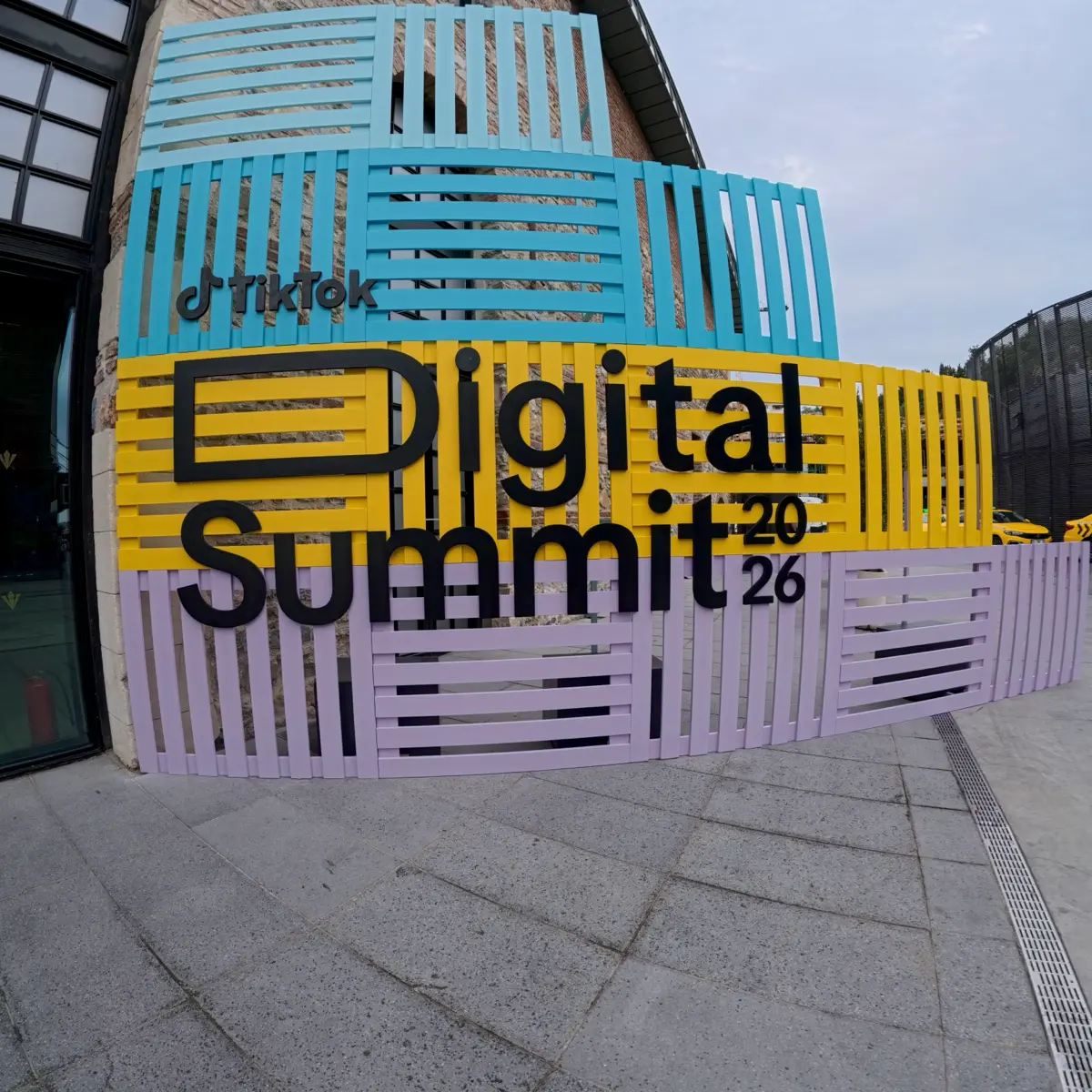 Немного из солнечного, ну или не очень Стамбула, с конференции TikTok Digital Summit26 #MMNTS
P.S. Подробнее в понедельник | Сетка — социальная сеть от hh.ru