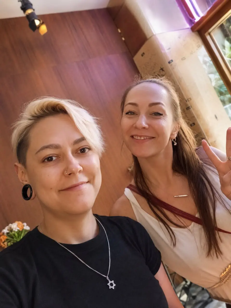 🤝 Кажется, мы начали забывать, зачем вообще нужны профессиональные знакомства
На прошлой неделе встречалась со своей давней знакомой — Марго. Она маркетолог, креатор и бренд-стратег | Сетка — социальная сеть от hh.ru
