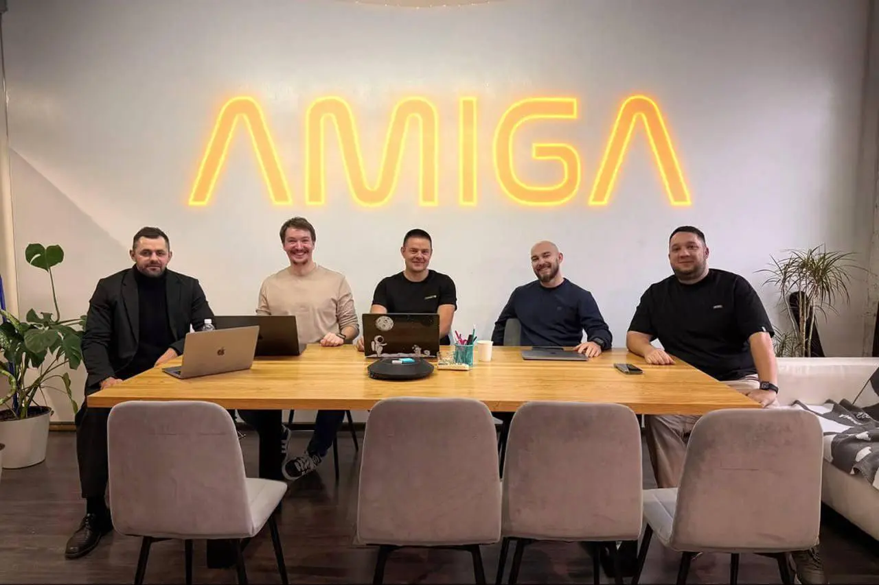 Gracias, Amiga!
Сегодня последний день в Амиге, а есть что вспомнить:
1. Из забавного – в первые же дни продал сайт и мобильное приложение; привел очень крупного лида – переговоры идут до сих пор!
2 | Сетка — социальная сеть от hh.ru