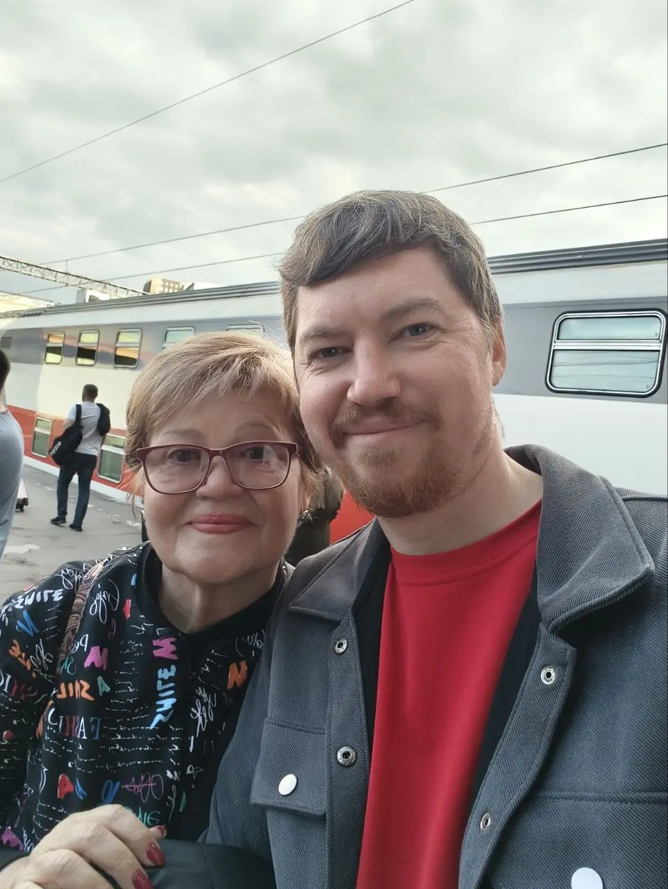 Сегодня день рождения у мамы
Накидайте мамулику поздравления, я всё передам! | Сетка — социальная сеть от hh.ru