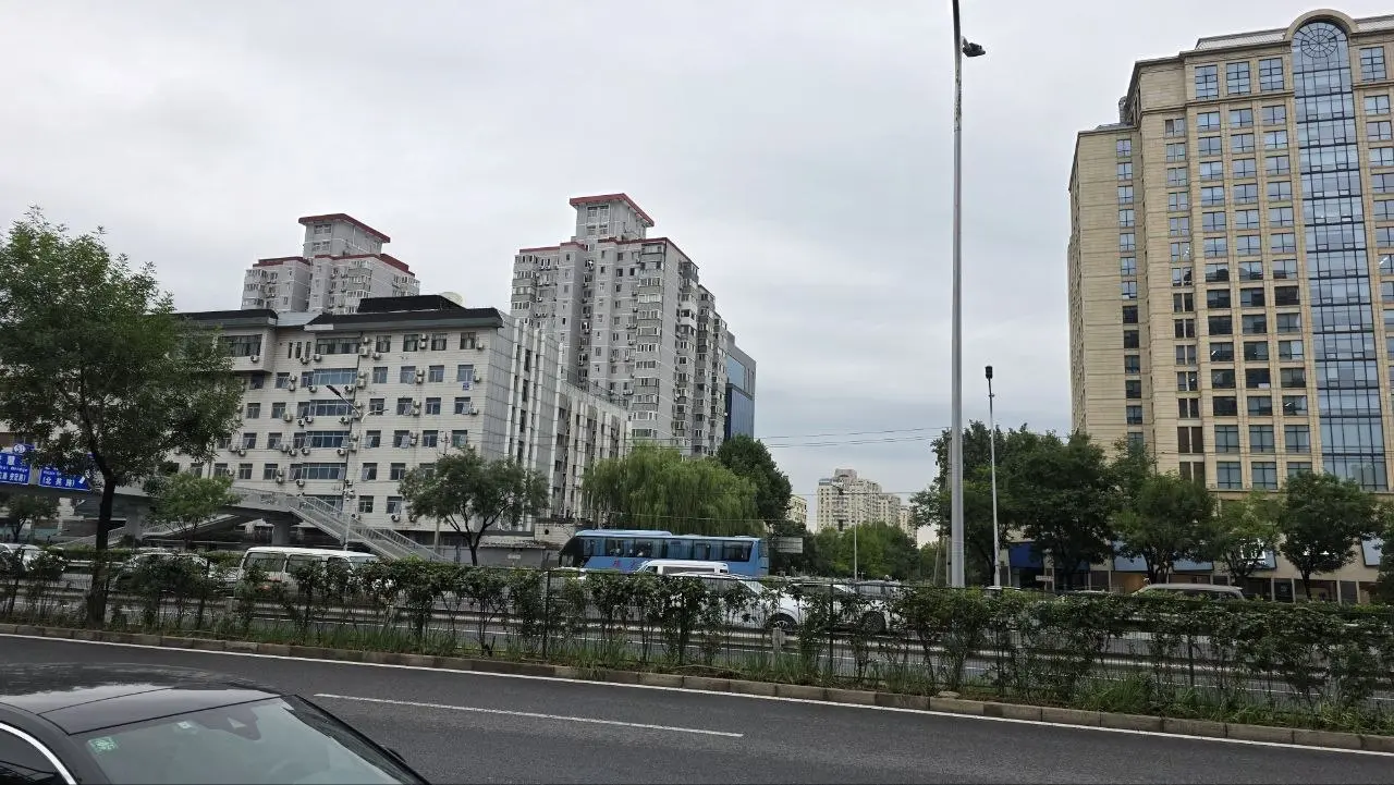 Не пишу про ИИ, потому что уехала работать в Китай
Ближайшие несколько недель я буду учить китайских студентов, поэтому в канале будут записки про особенности преподавания в Китае | Сетка — социальная сеть от hh.ru