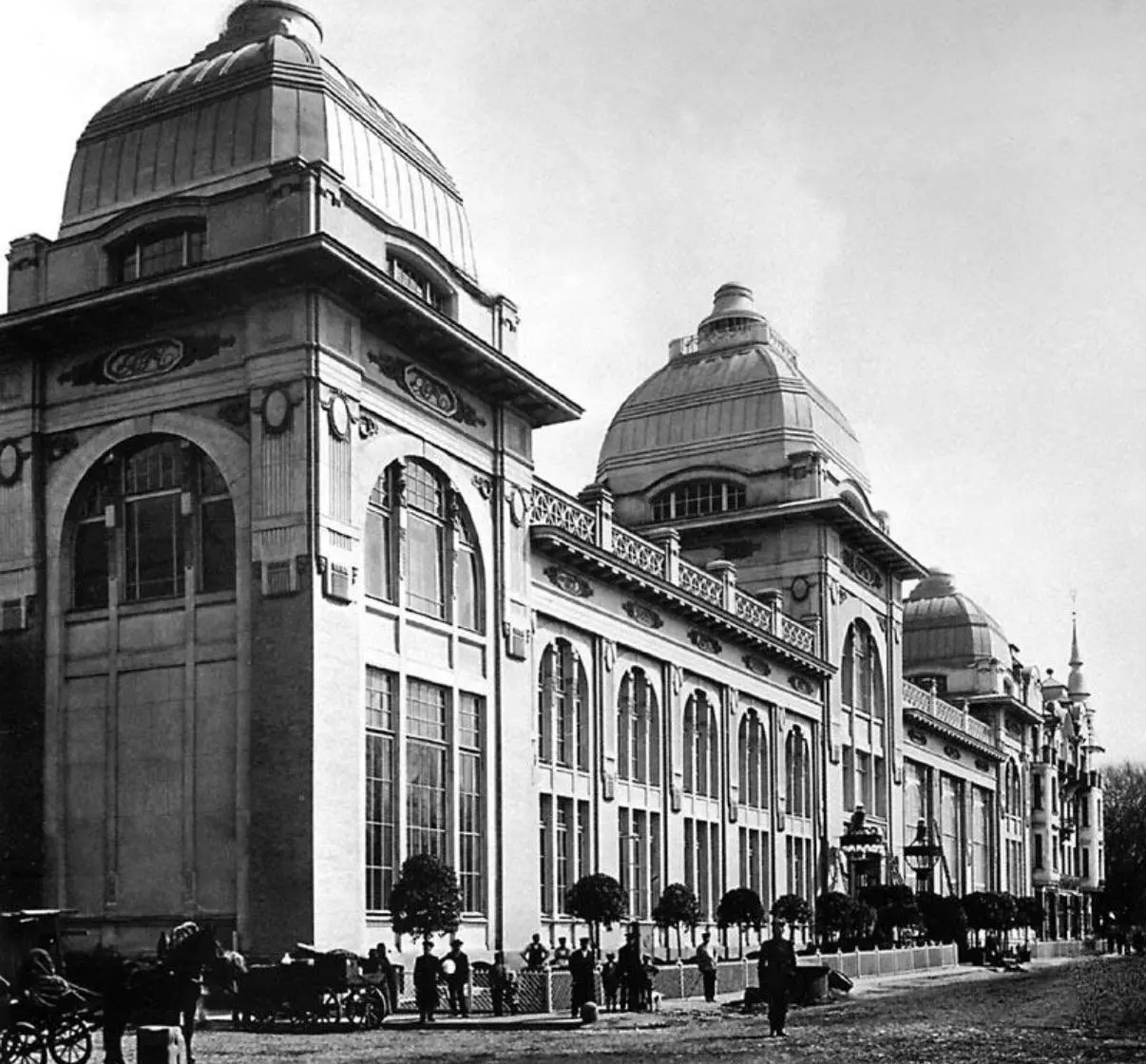 Первый ресторан Москвы — «Яръ», открытый в 1826 году на Кузнецком Мосту. Его основал французский повар Транкиль Яр | Сетка — социальная сеть от hh.ru