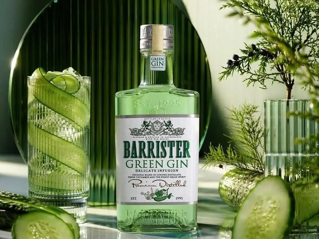 Новый летний релиз от Barrister
Green gin стал пятнадцатым джином в линейке бренда. Сухой, с выразительным огуречным профилем, свежей мятой и укропом во вкусе | Сетка — социальная сеть от hh.ru