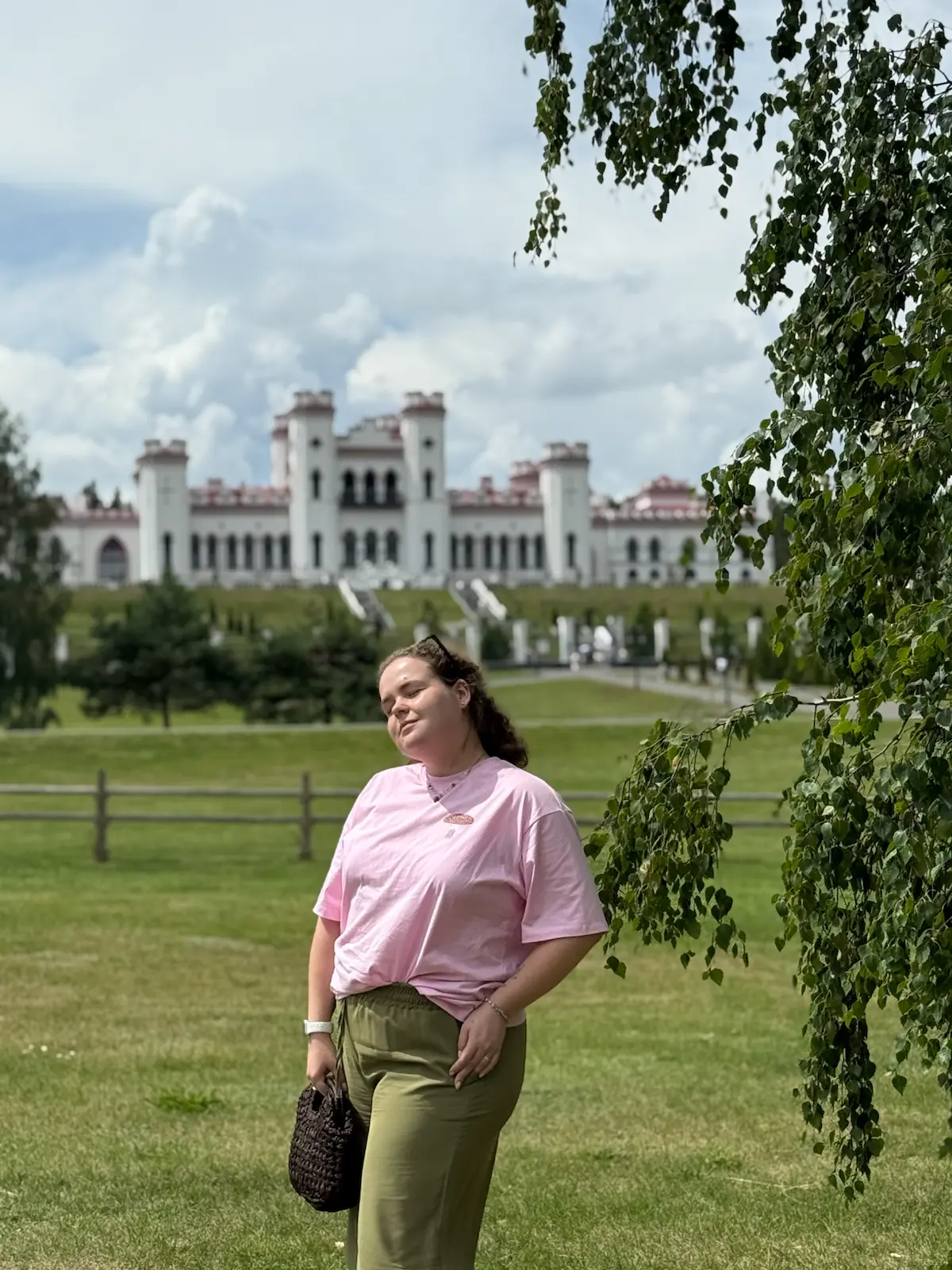 Устала от рабочих чатов — уехала искать связь с реальностью. | Сетка — социальная сеть от hh.ru