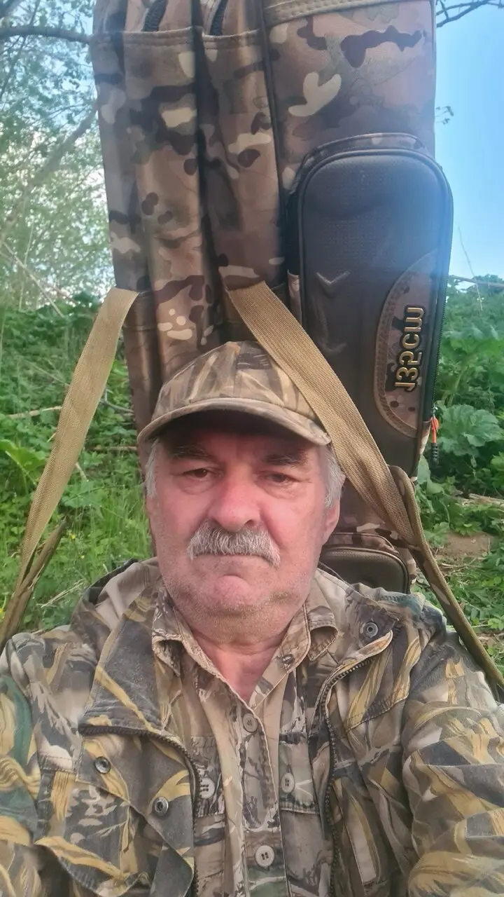 Дела в сторонку! Спиннинг в руки! Пусть не грозят сегодня скуки. Настал наш день — День рыбака! Пусть будет леска глубока | Сетка — социальная сеть от hh.ru