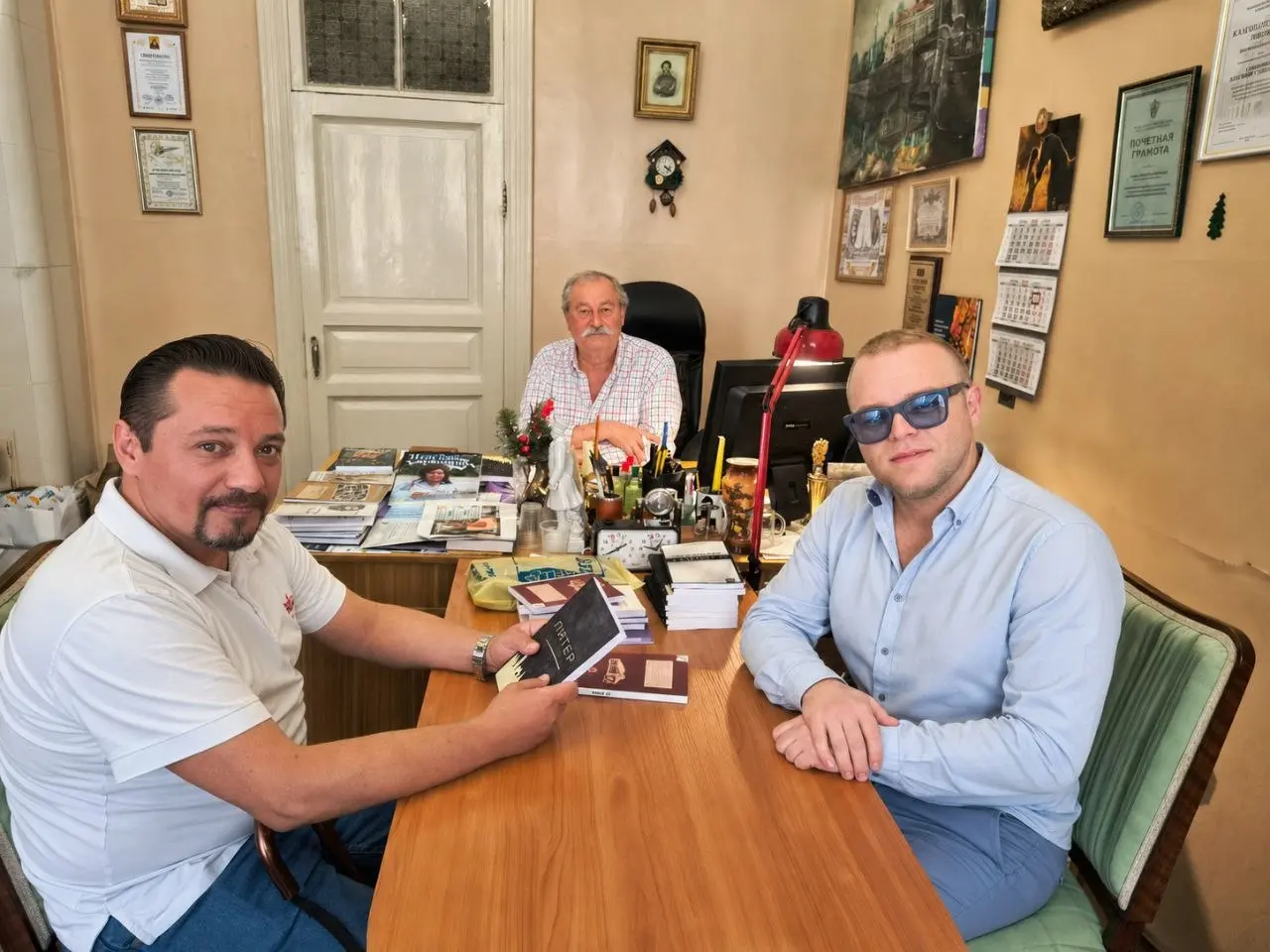 Вчера состоялась также и рабочая встреча с Алексеем Преснаковым.
Напомню, что Алексей является полномочным представителем Национального союза культуры в Санкт-Петербурге | Сетка — социальная сеть от hh.ru