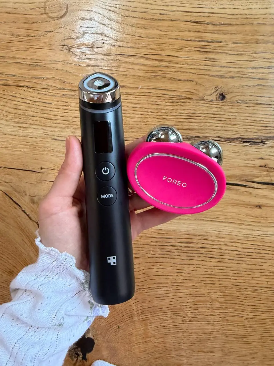 FOREO BEAR 2 vs Medicube AGE-R — два популярных гаджета, но с разными задачами ✨
Часто меня спрашивают: «Что лучше — FOREO BEAR 2 или Medicube AGE-R?» На самом деле они не конкуренты, а скорее дополня... | Сетка — социальная сеть от hh.ru