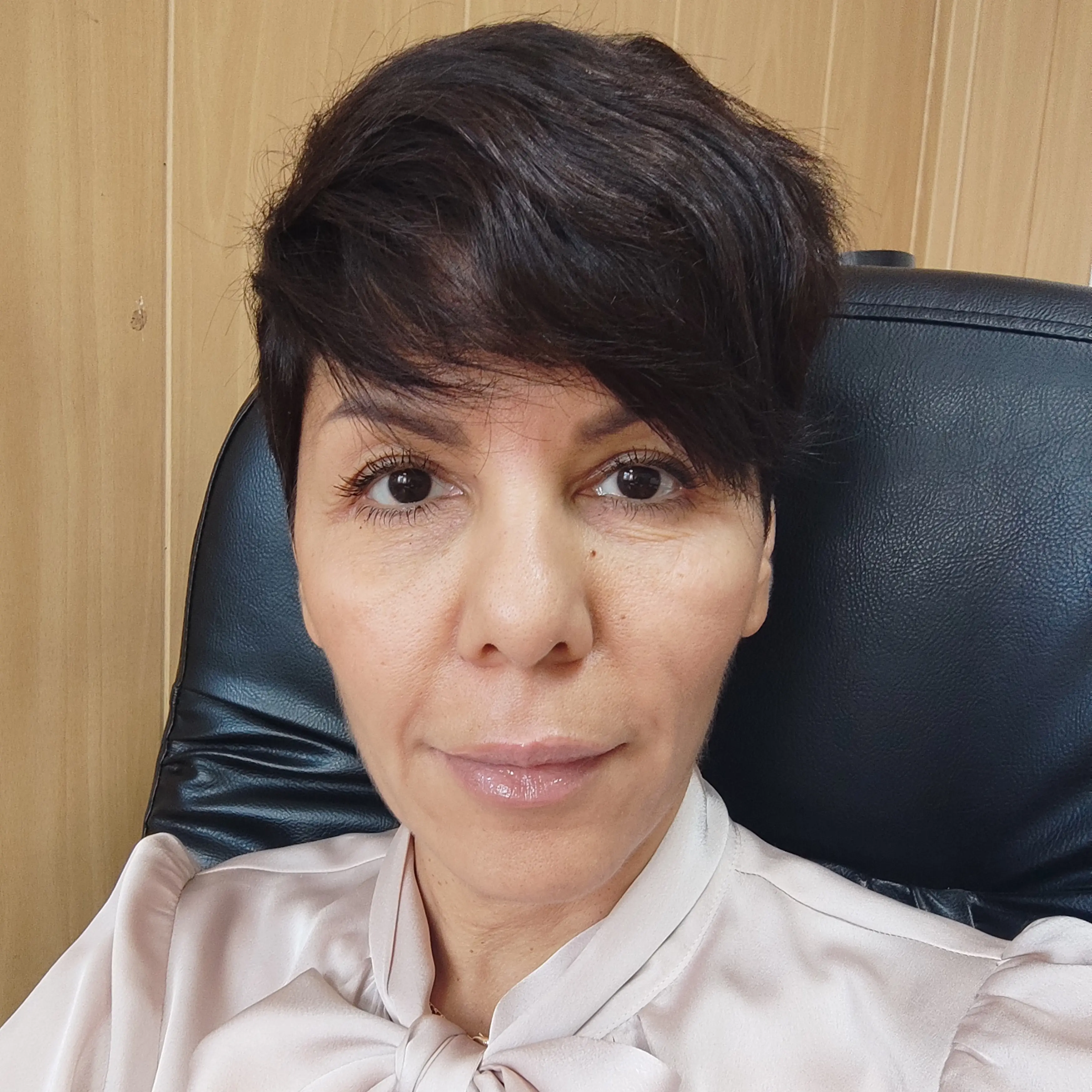 Элина Стасикова