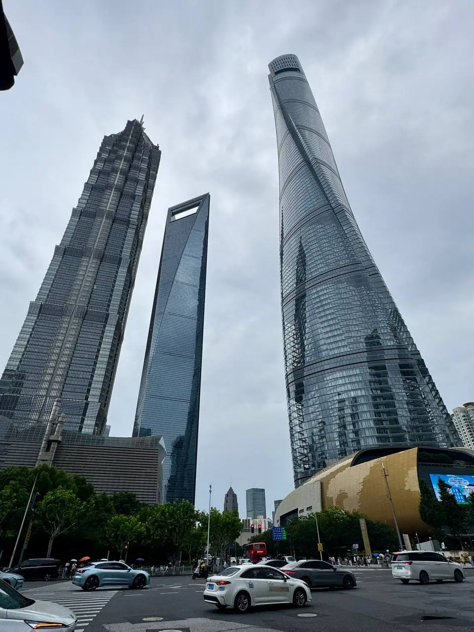 Шанхай 🇨🇳
Неделя в Шанхае подошла к концу. Это точно то место, которое стоит увидеть хотя бы раз в жизни, но большой любви у нас с ним не случилось | Сетка — социальная сеть от hh.ru