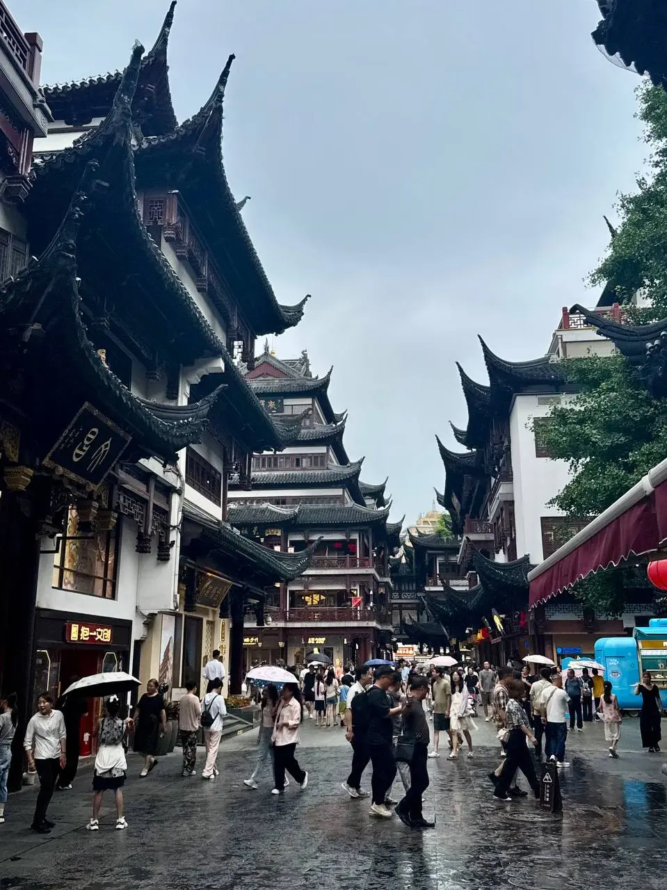 Шанхай 🇨🇳
Неделя в Шанхае подошла к концу. Это точно то место, которое стоит увидеть хотя бы раз в жизни, но большой любви у нас с ним не случилось | Сетка — социальная сеть от hh.ru