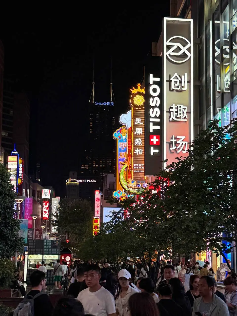 Шанхай 🇨🇳
Неделя в Шанхае подошла к концу. Это точно то место, которое стоит увидеть хотя бы раз в жизни, но большой любви у нас с ним не случилось | Сетка — социальная сеть от hh.ru