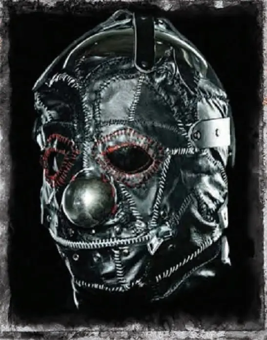 Первое лицо хаоса 🌪️. Именно Шон Крэхан запустил традицию масок в Slipknot, и с тех пор его образ — это визитная карточка коллектива 🎭 | Сетка — социальная сеть от hh.ru