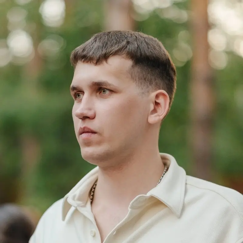 Илья Погарцев