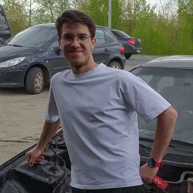 Илья Богомолов