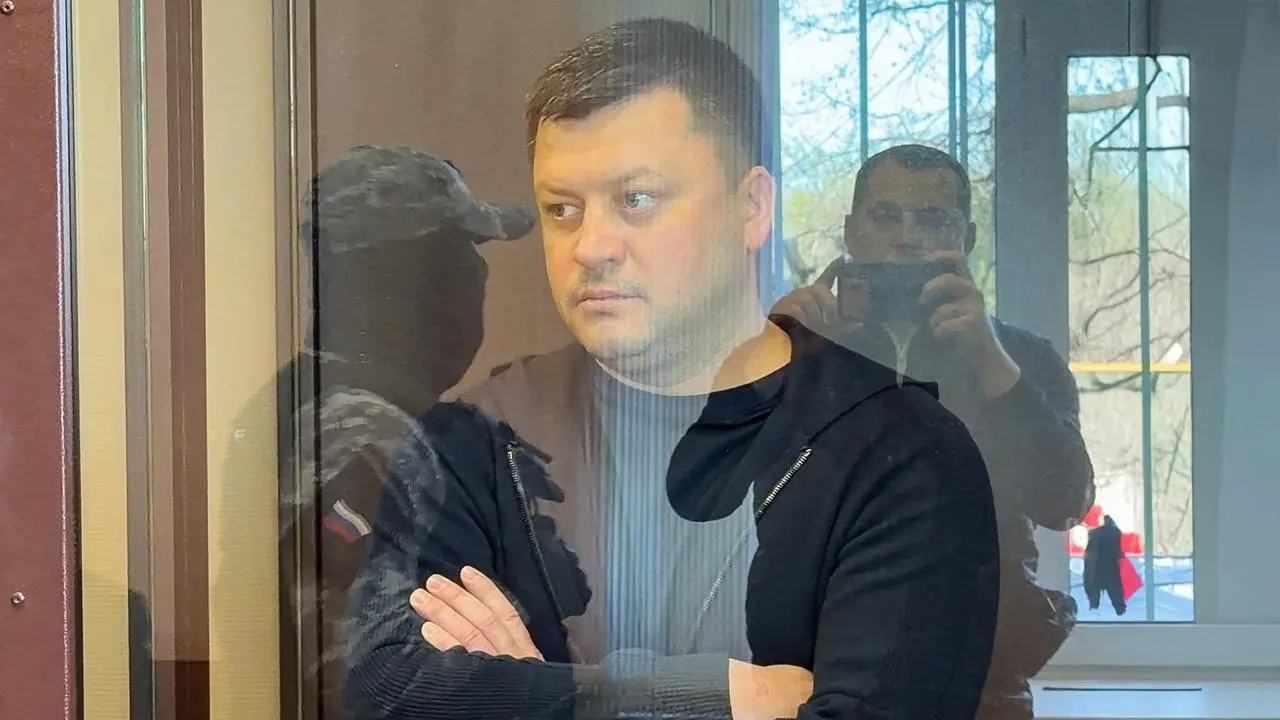 Мэра Уфы отправили в отставку после обвинений в связях с эскортницами, пишут СМИ.
Ранее такие обвинения в его адрес озвучили депутаты горсовета | Сетка — социальная сеть от hh.ru